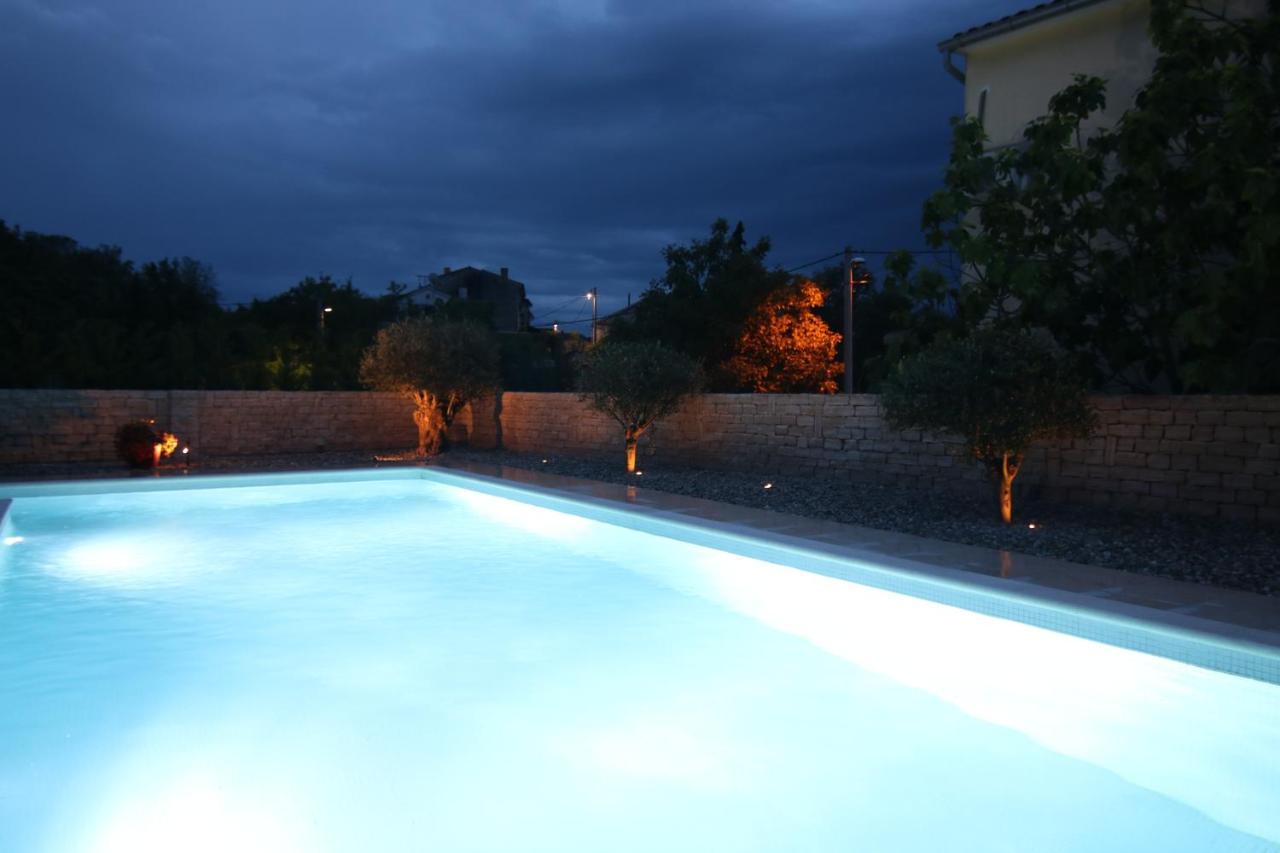 Villa Caprice - Krk Milohnici Buitenkant foto