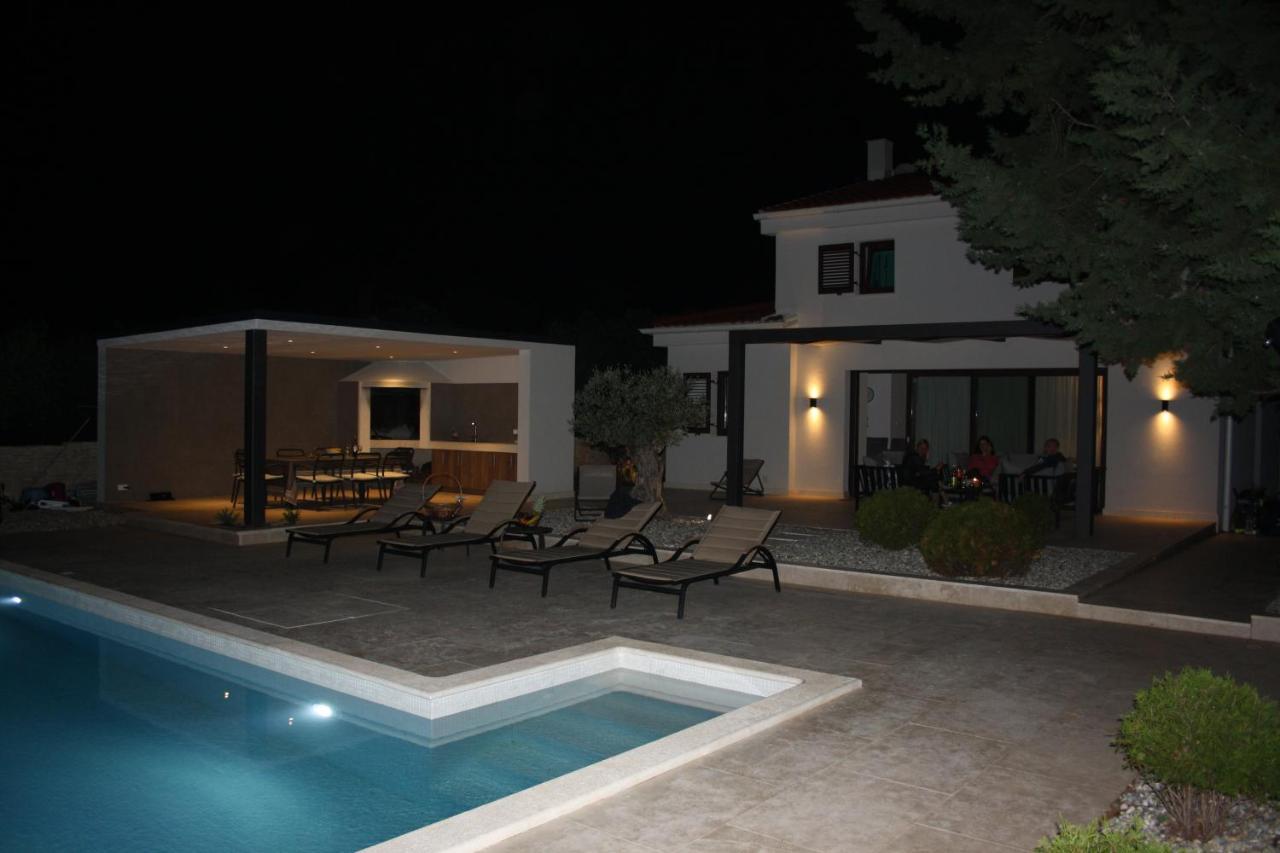 Villa Caprice - Krk Milohnici Buitenkant foto